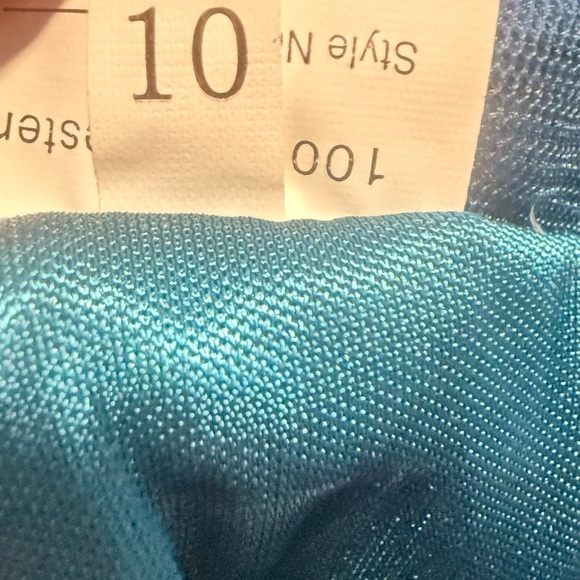 Elegant Blue Embellished Gown Size 10 - Picture 11 of 13